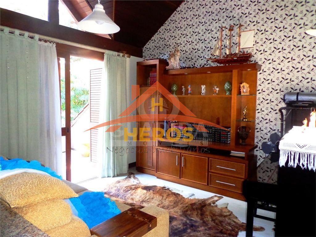 Casa condomínio, 181m², Pedra Redonda  R$1,8milhão