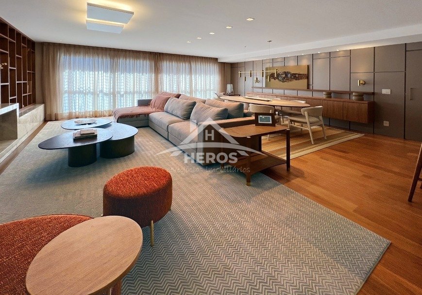 Apartamento de 155m² no Menino Deus