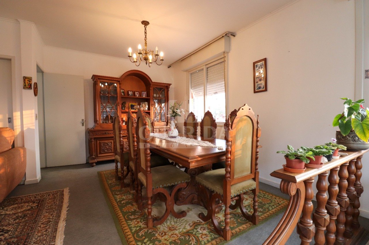 Casa 3 dorm, 200m², Cavalhada, R$ 680mil