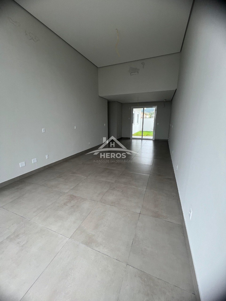 Casa condomínio, 3 dorm, 103m², R$ 639mil