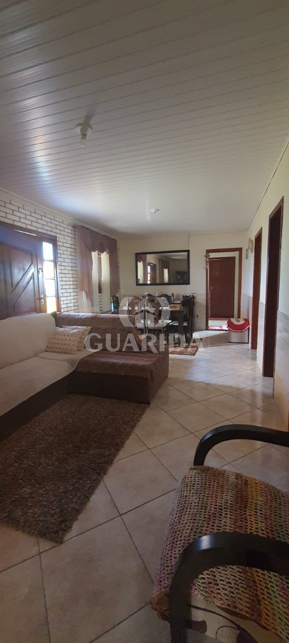 Casa 04 dormitórios C/ piscina na Ponta Grossa