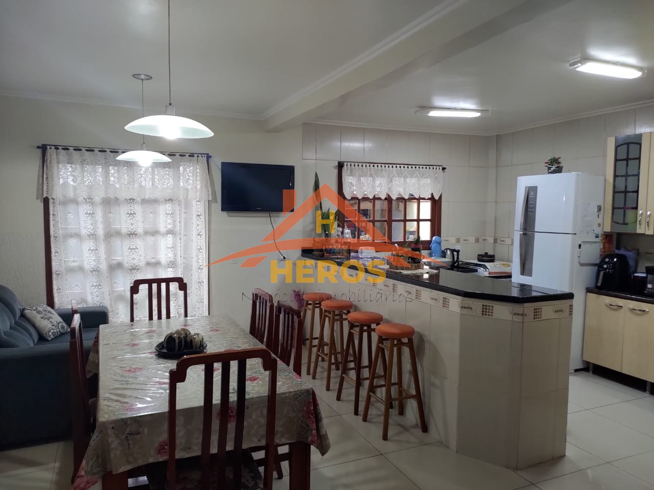 Casa 3 dorm, 243m², Vila Nova, R$ 308mil