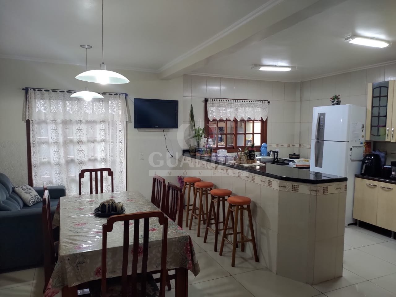 Casa 3 dorm, 243m², Vila Nova, R$ 308mil