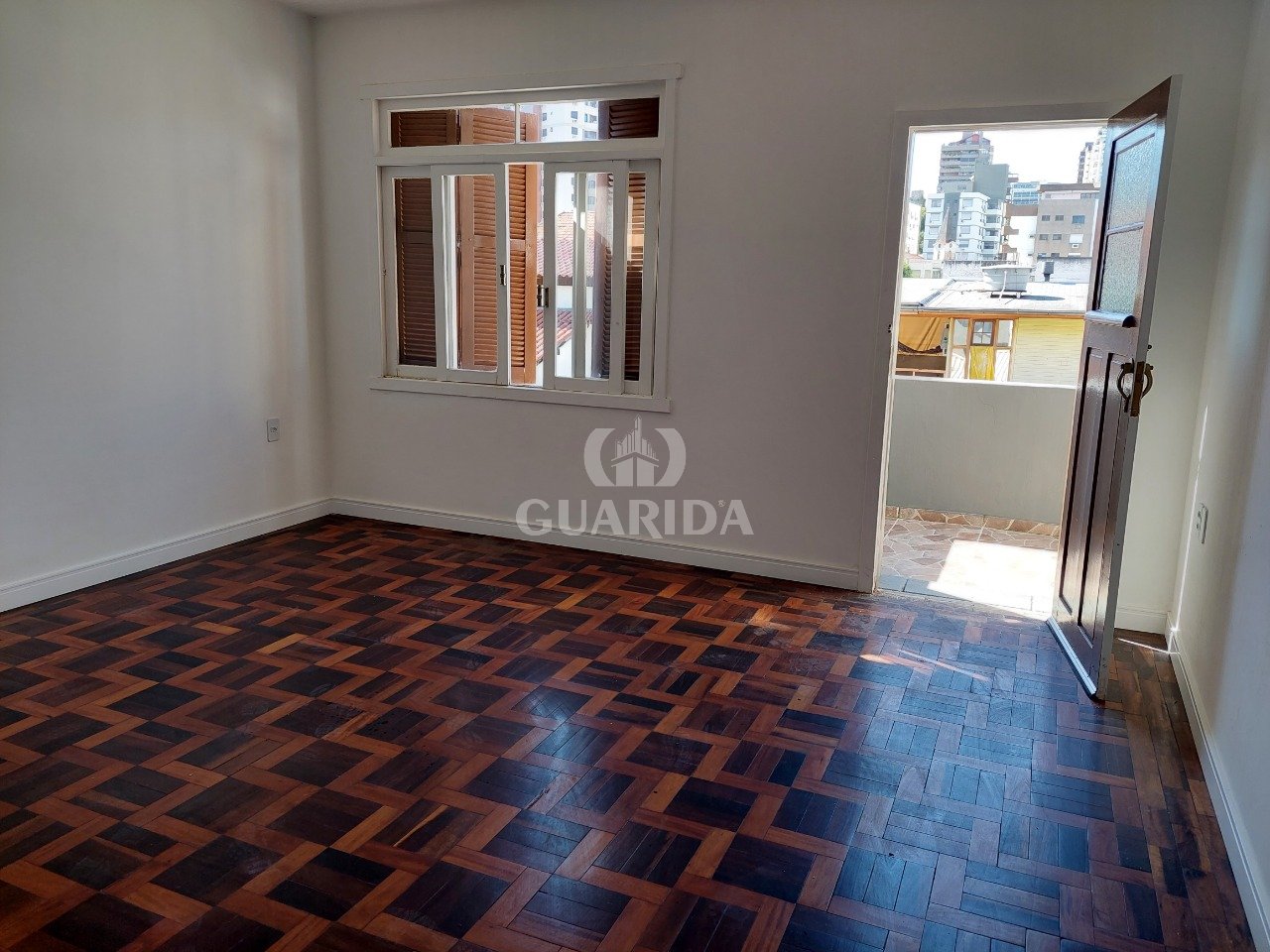 Apartamento 4 dorm, 90m², Floresta, R$318 mil
