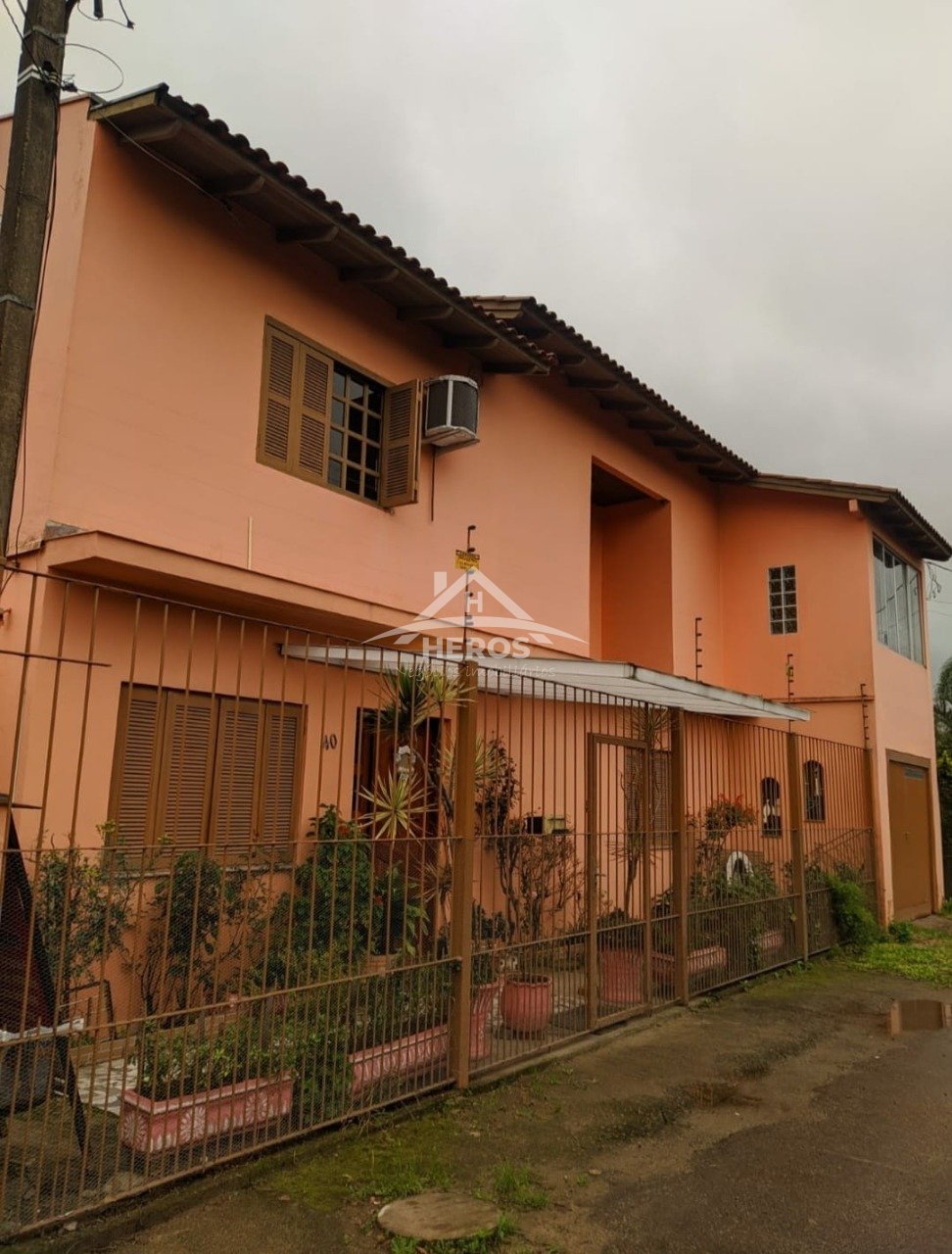 Casa 4 dormitórios, 300 m², Restinga, R$ 477mil