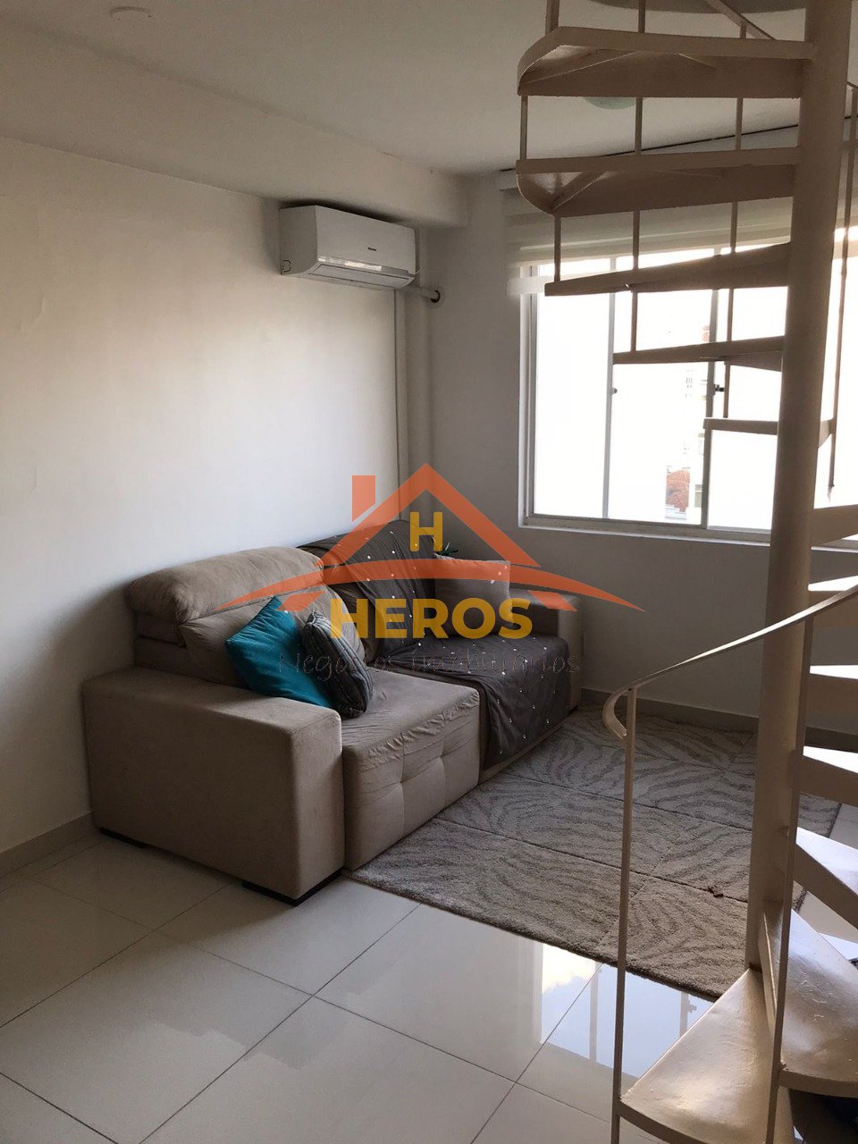 Cobertura 1dorm, 45m², Cidade Baixa, R$299mil