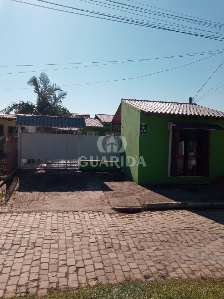 Casa 3 dormitórios amplo pátio e piscina Restinga