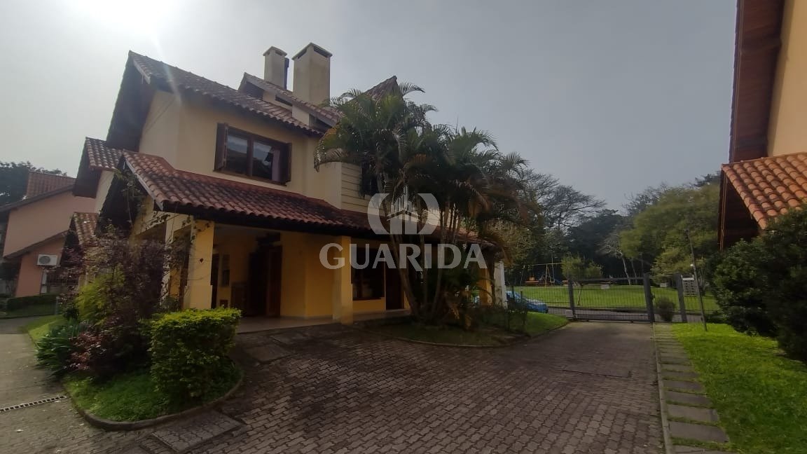 Casa em condomínio; 03 dormitórios; Guarujá