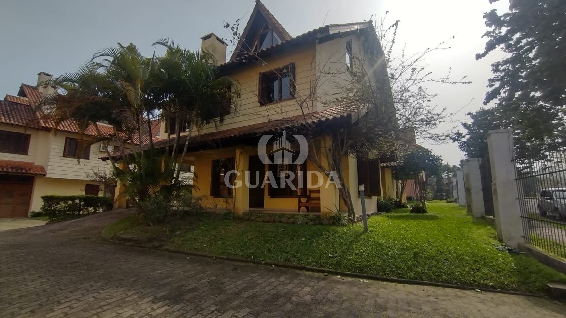 Casa em condomínio; 03 dormitórios; Guarujá