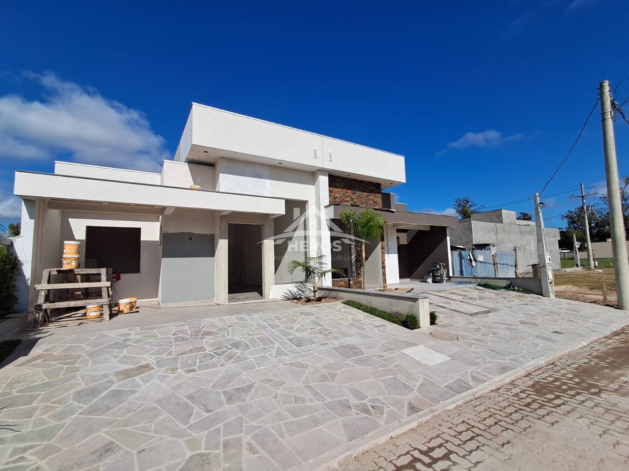 Casa térrea, 3 dorm, 96m², R$ 699 mil