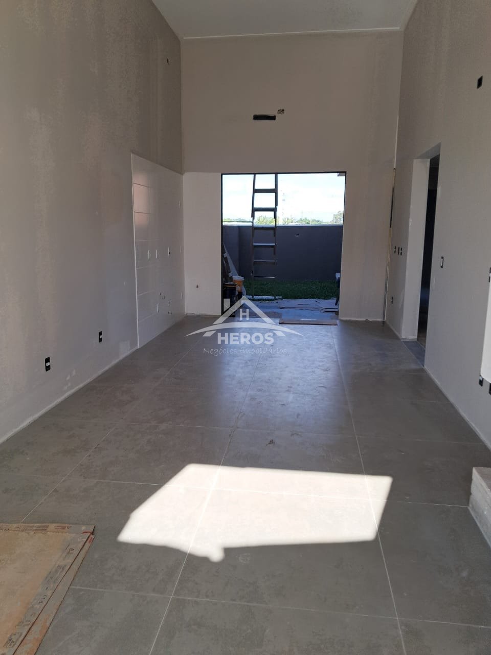 Casa térrea, 3 dorm, 96m², R$ 699 mil