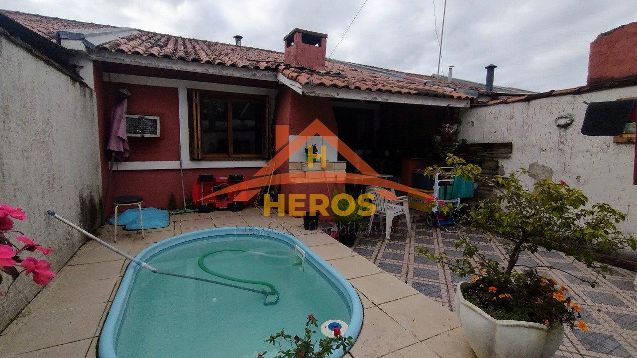 Casa 2 dorm, pátio, Hípica, 46,5m², R$ 320 mil