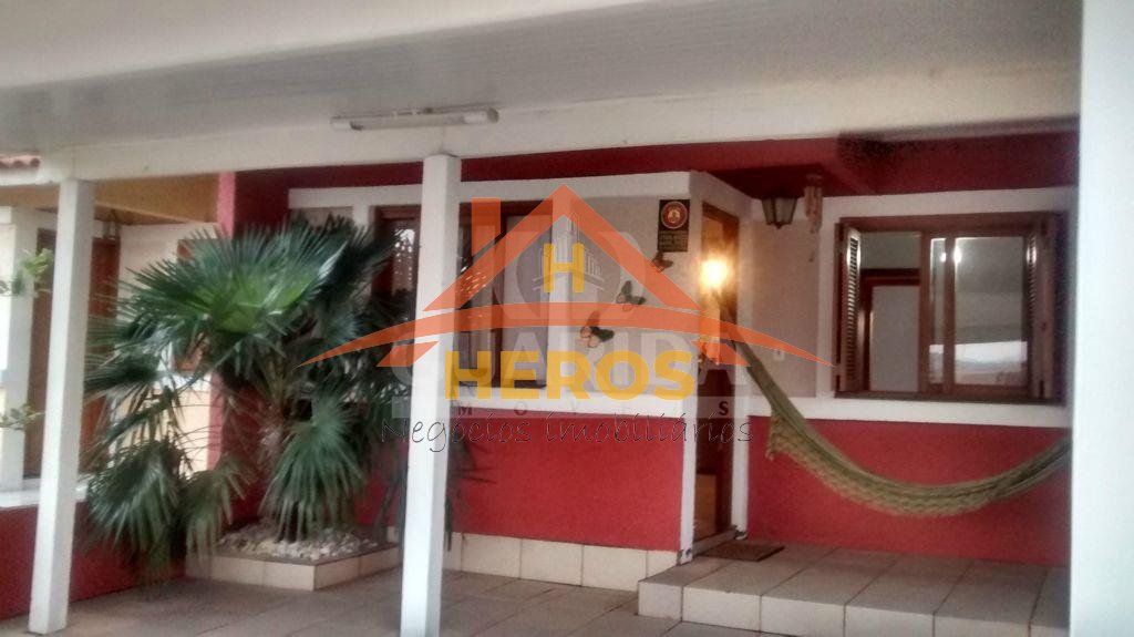Casa 2 dorm, pátio, Hípica, 46,5m², R$ 320 mil