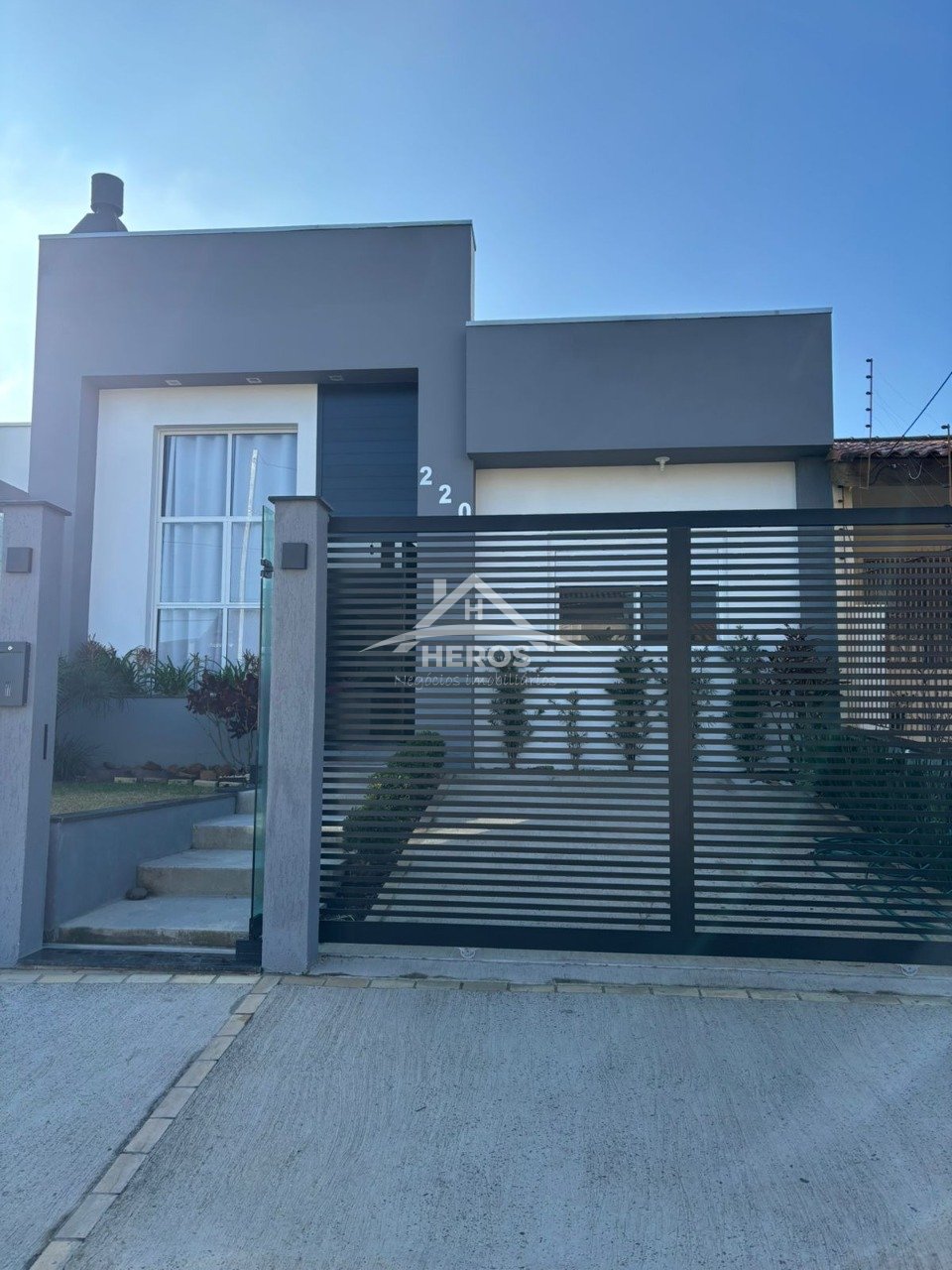 Casa 2 dorm, 118m², Guarujá, R$ 700 mil
