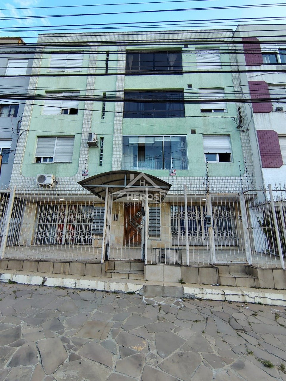 Apartamento 03 dormitórios,Petrópolis, 280mil