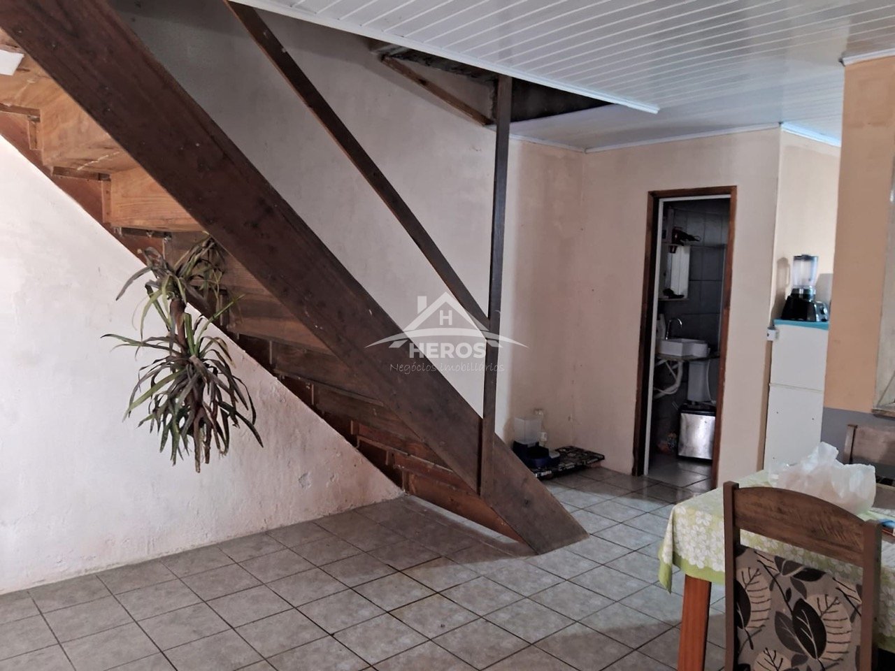 casa com 2 pavimentos 4 dorm Partenon, 355 mil