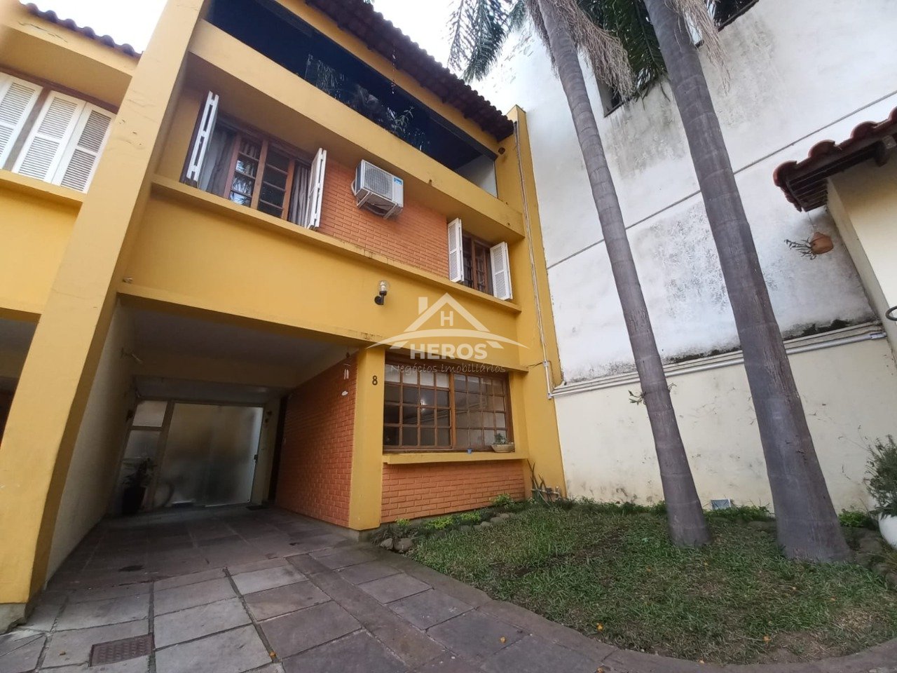Sobrado 3 dorm, 166m², Medianeira, R$ 580mil