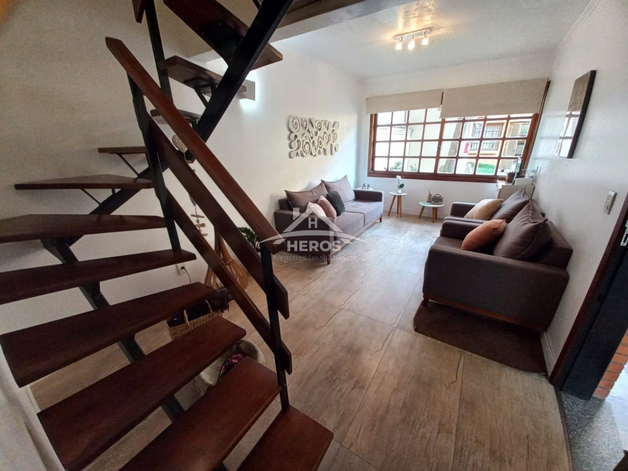 Sobrado 3 dorm, 166m², Medianeira, R$ 580mil
