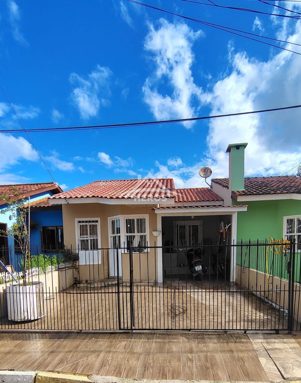 Casa térrea,cond; 02 dorm, pátio,250mil,Restinga