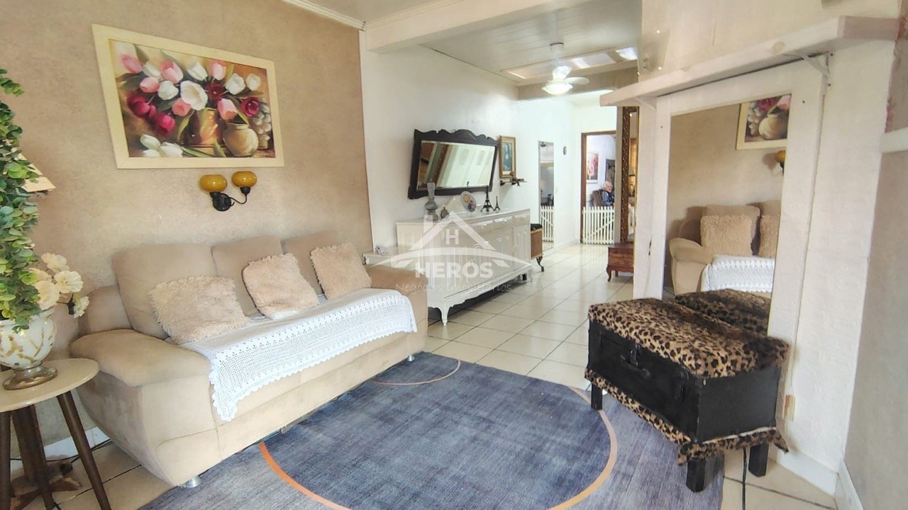 Casa térrea,cond; 02 dorm, pátio,250mil,Restinga