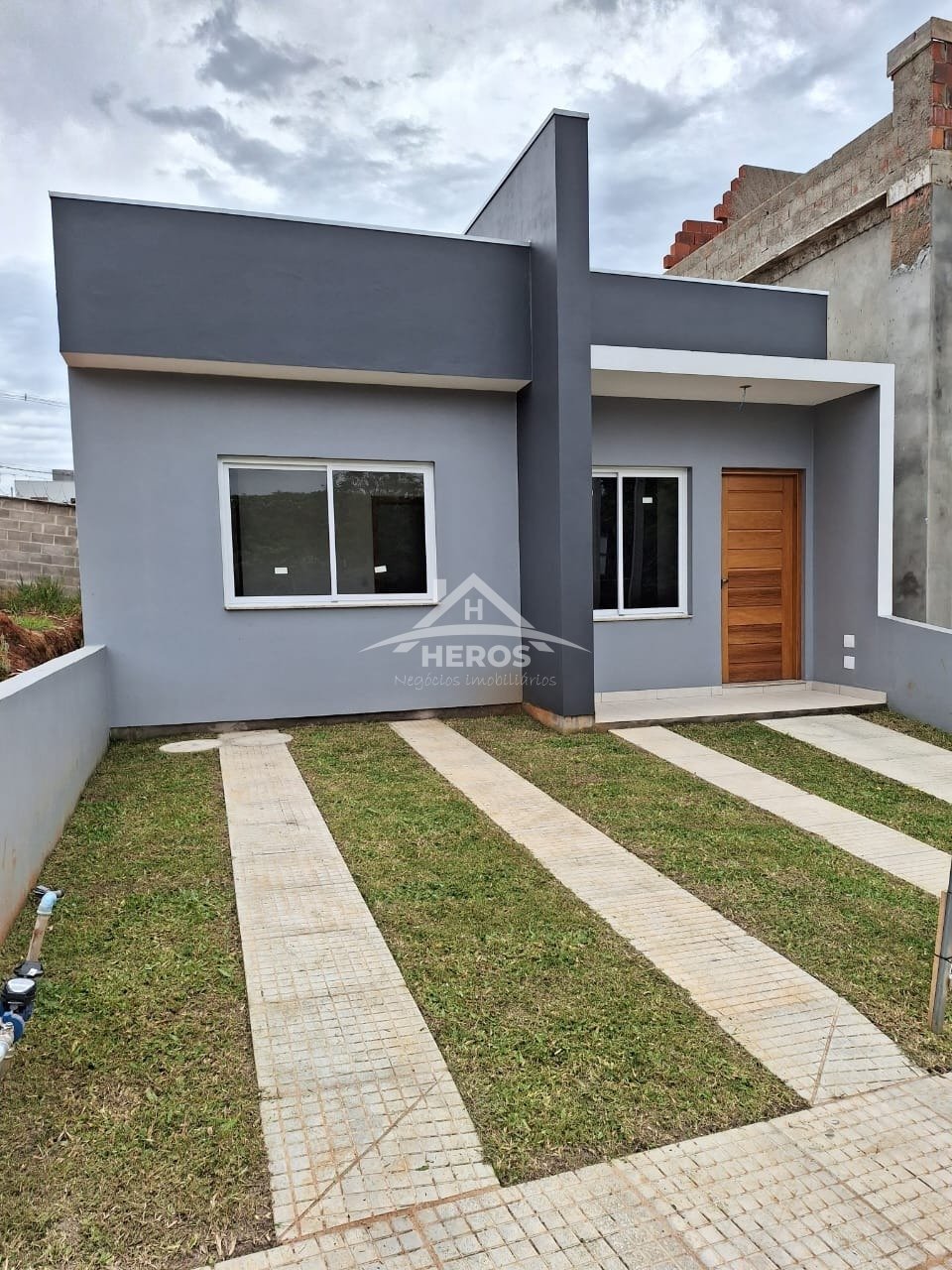 Casa 2 suítes, 82m², Agronomia, R$ 410mil