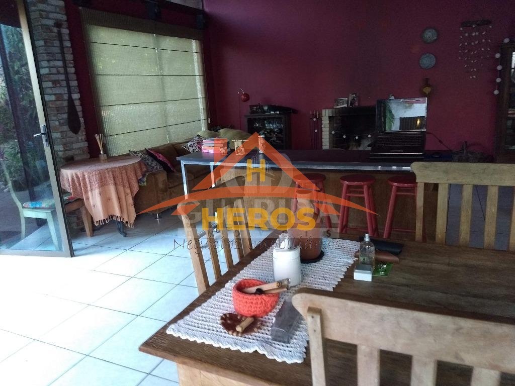 Casa com 4 dorm, 292,3m², Tristeza, R$ 2,5 milhões