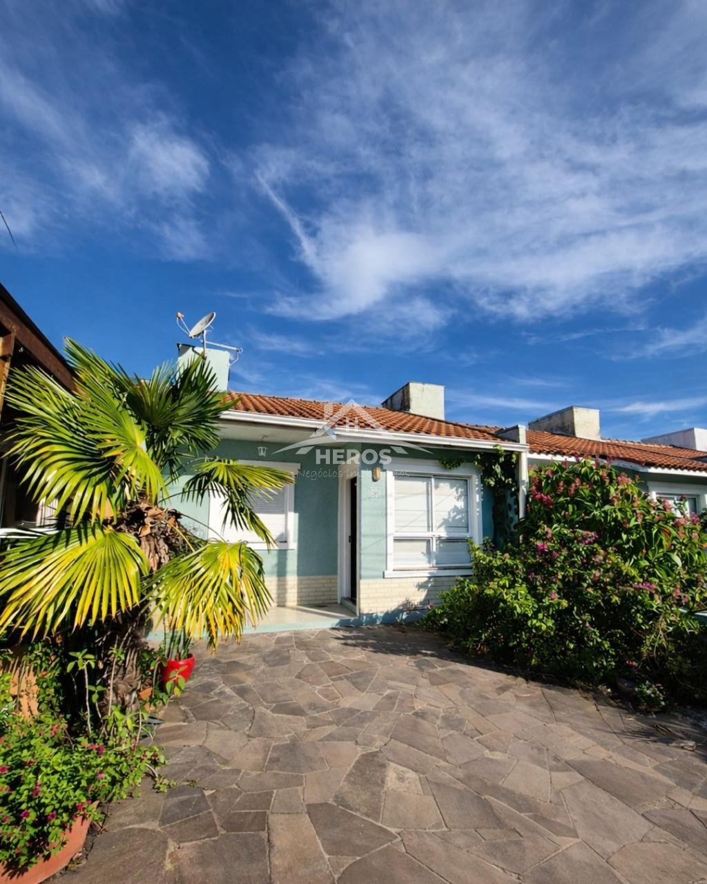 Casa condomínio, 2 dorm, Hípica, 65m², R$ 320mil