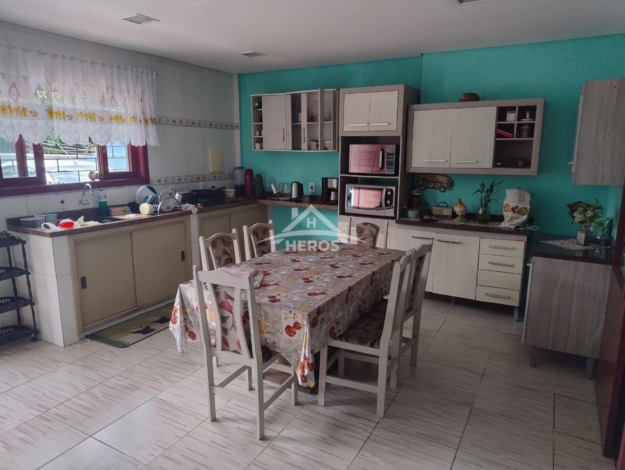 Casa 3 dorm, 700m², Ponta Grossa, R$ 1,5 milhões