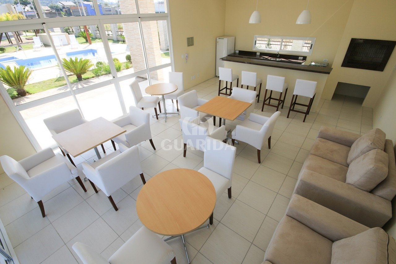 Casa térrea em cond. com 3 dormitórios.
