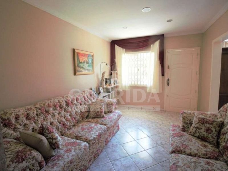 Casa 4 dorm, 244m², Cavalhada, R$ 990mil