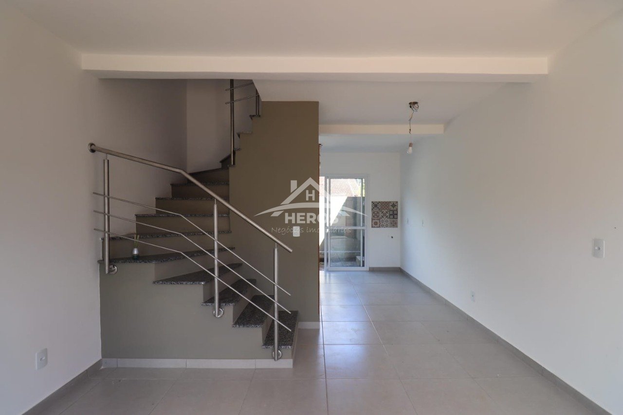 Casa condomínio 2 dorm, 62m², Vila Nova, R$ 299mil