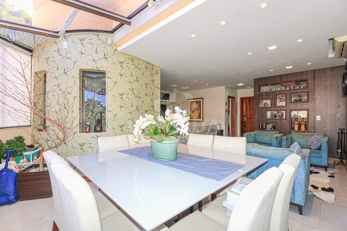 Casa cond 3 dorm 240m² Jardim Isabel, R$ 780mil