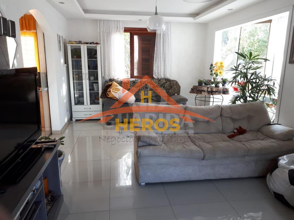Casa 4 dorm, 274m², Vila Nova, R$ 670mil