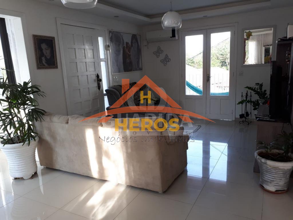 Casa 4 dorm, 274m², Vila Nova, R$ 670mil
