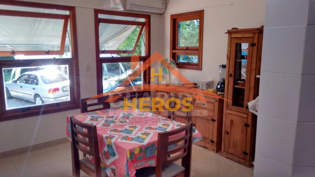 Casa 3 dorm, 390m², Ipanema, R$ 2,4 milhões