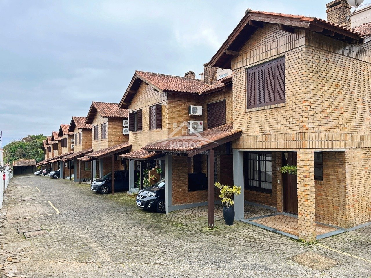 Casa condomínio 3 dorm, Ipanema, 125m², R$ 450mil