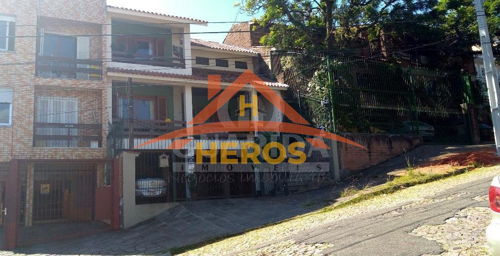 Casa 3 dorm, 350m², Medianeira, R$ 1,6 milhão