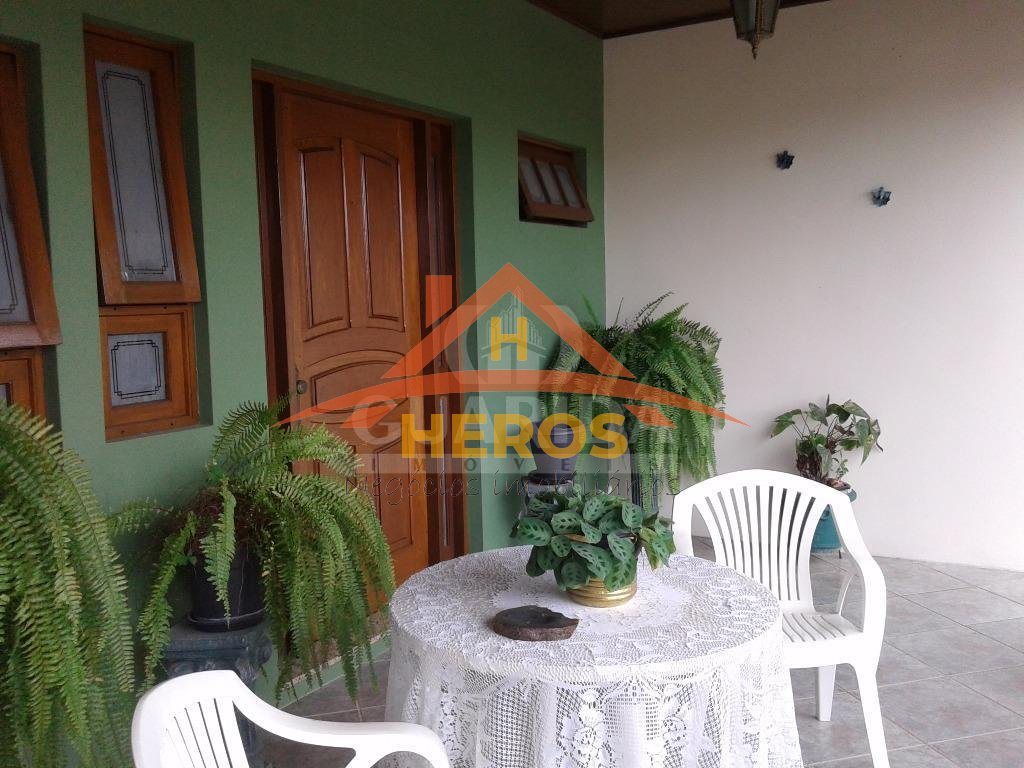 Casa 3 dorm, 350m², Medianeira, R$ 1,6 milhão
