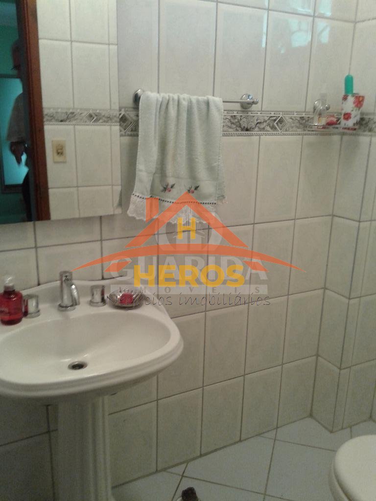 Casa 3 dorm, 350m², Medianeira, R$ 1,6 milhão