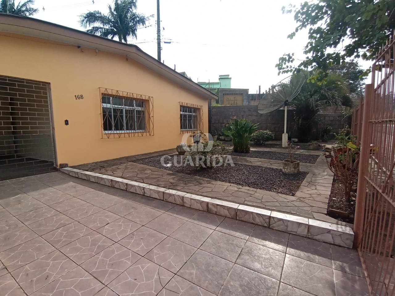 Casa térrea com 2 dormitórios, no Bairro Ipanema