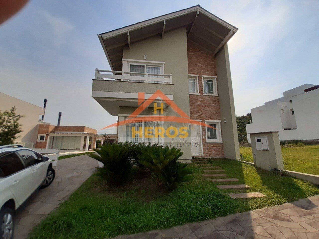 Casa 3 dorm, 263m², Hípica, R$ 1,5milhão