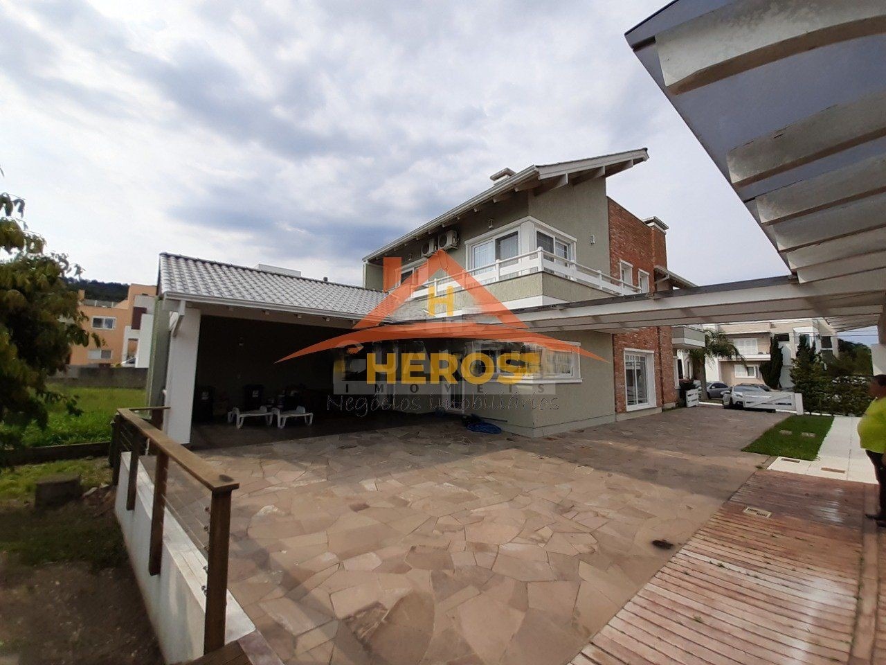 Casa 3 dorm, 263m², Hípica, R$ 1,5milhão