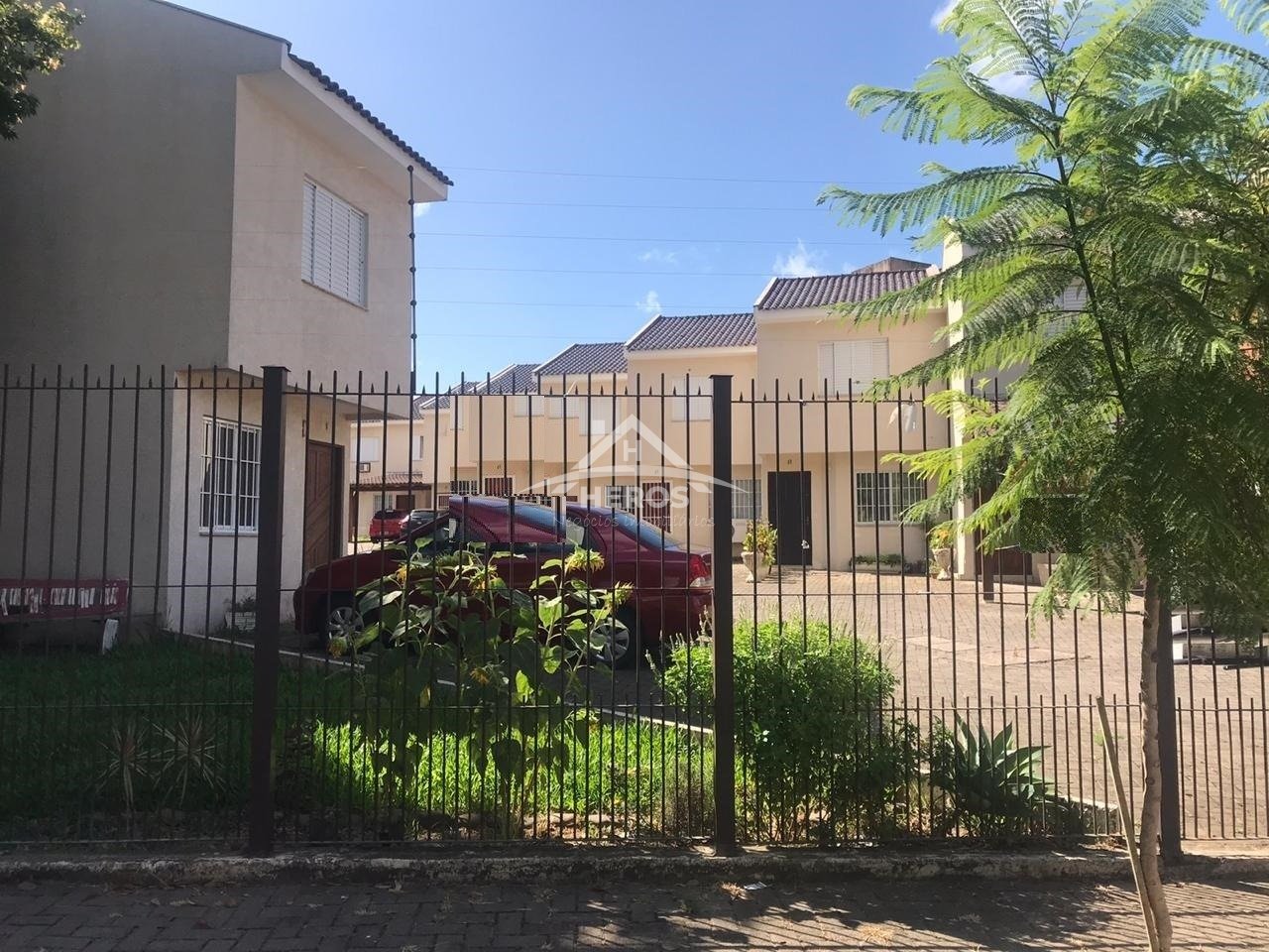 Casa em condomínio, 2 dorm, 77m², R$ 280mil