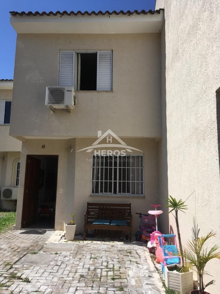 Casa em condomínio, 2 dorm, 77m², R$ 280mil