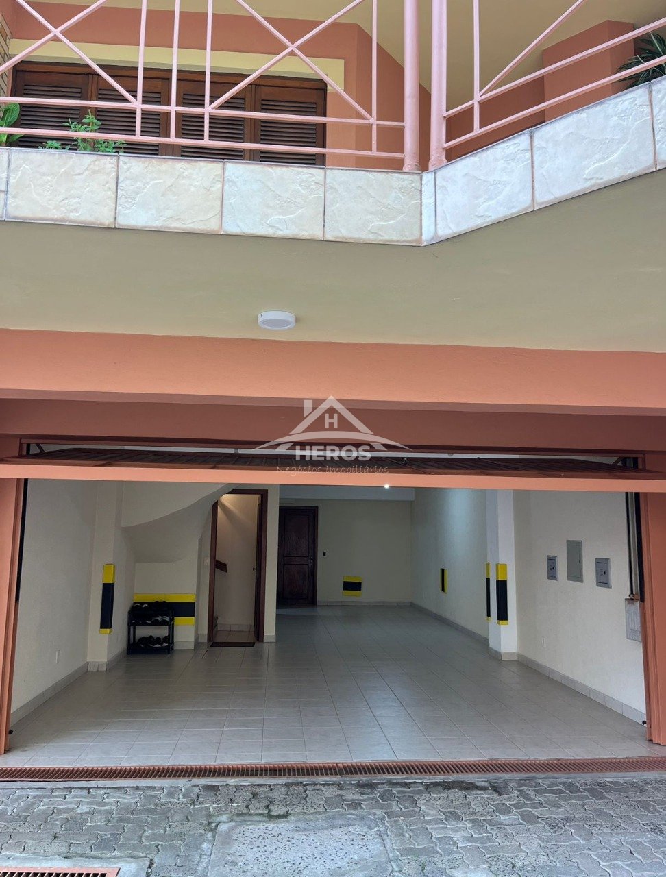 Casa cond, 3 dorm, 252m², R$ 940mil