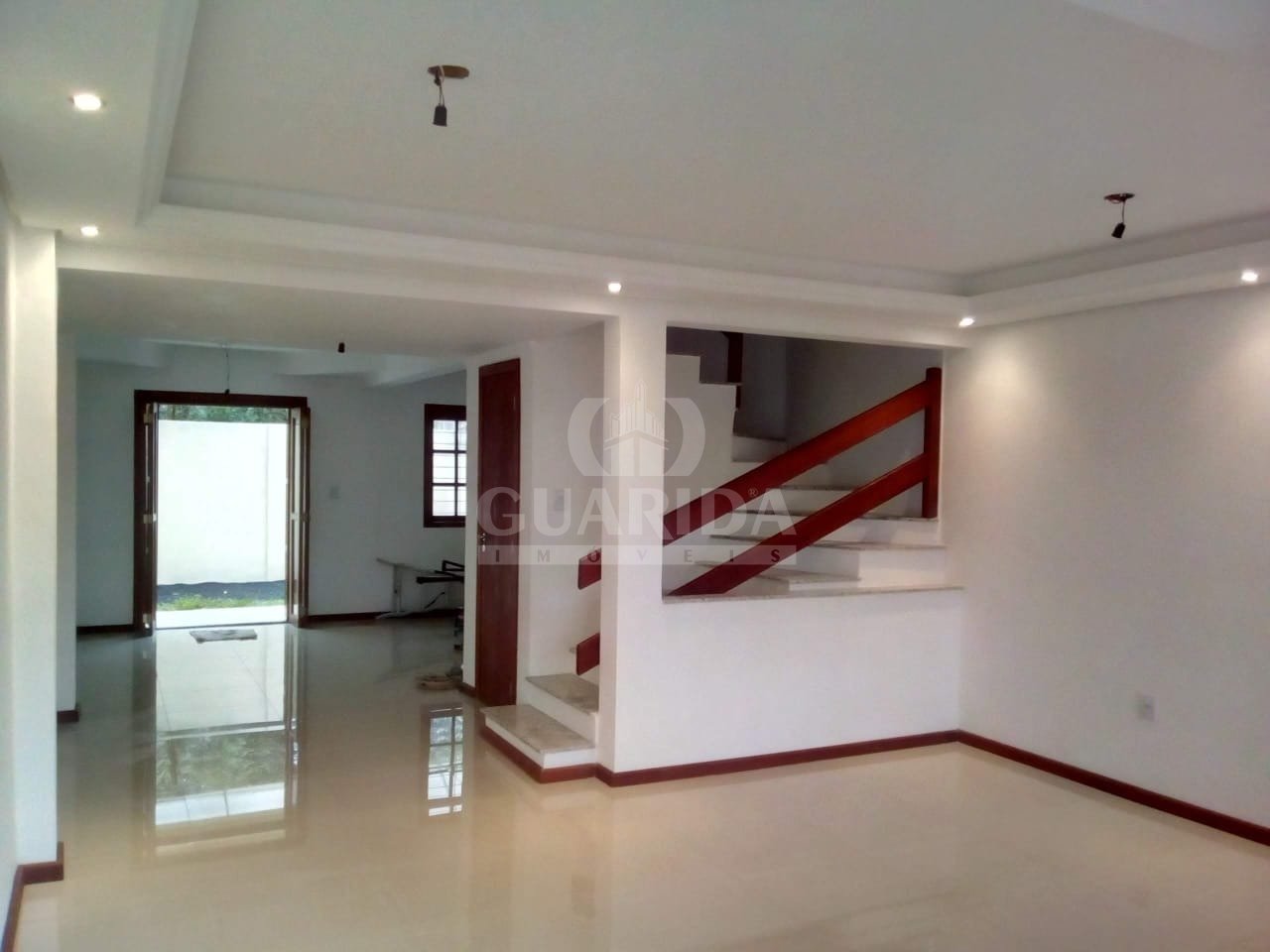 Guarida Imoveis vende  casa no bairro guaruja.