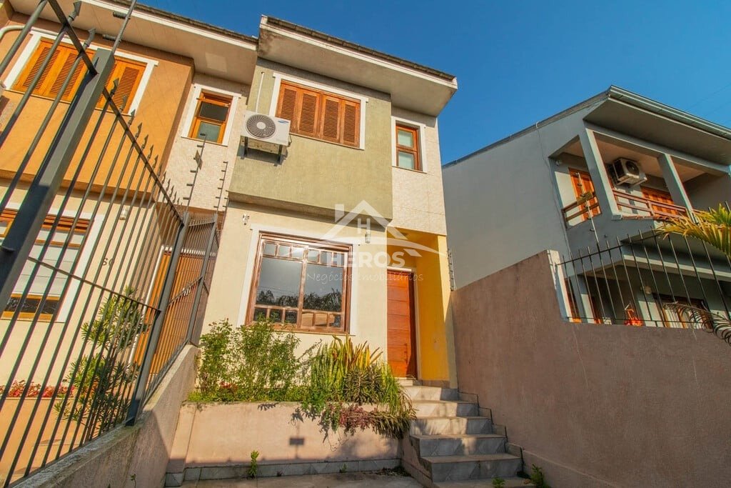 Casa semimobiliada, 3 suítes, 149m², R$ 490mil