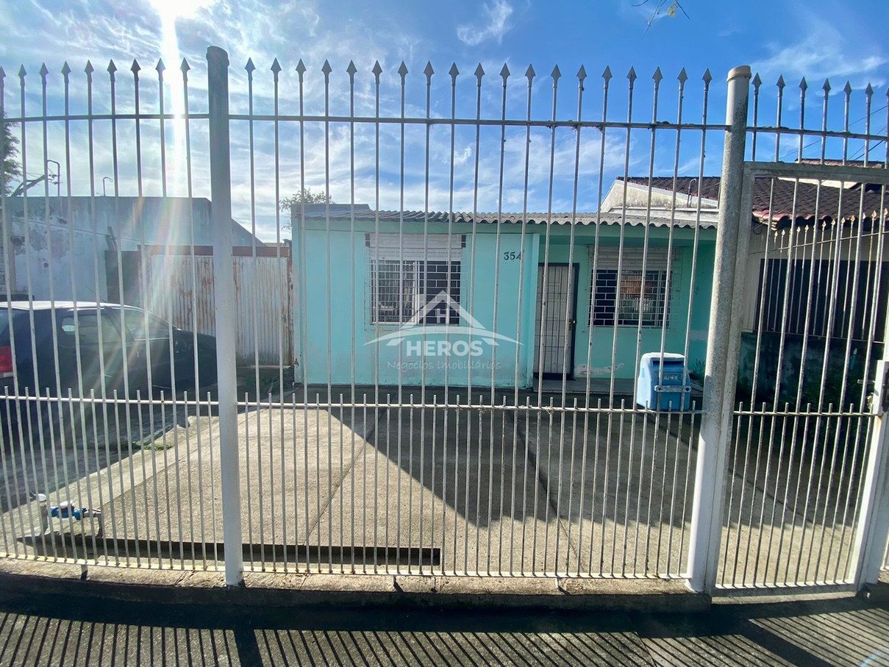 Casa com 03 dormitórios,pátio;Jd.Urubatã, 380mil