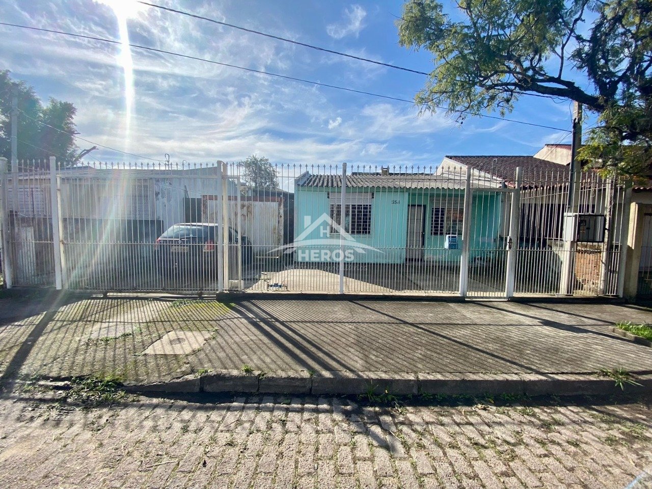 Casa com 03 dormitórios,pátio;Jd.Urubatã, 380mil