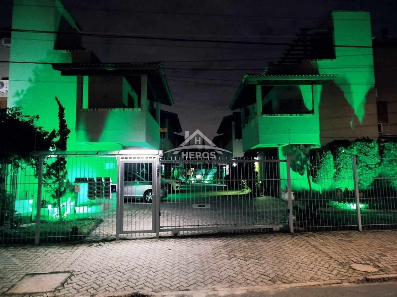 Casa com 2 dorm,, 102m², Guarujá, R$ 430 mil